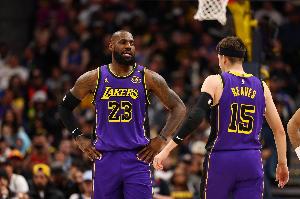 世俱杯投注-里夫斯谈老詹暂停时喊话：他很在乎胜利 他对细节的把控堪称标杆